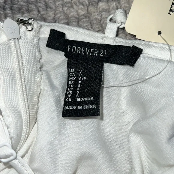 White dress - Picture 4 of 9